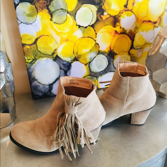 Women’s Suede Ankle boots - Picture 5 of 6